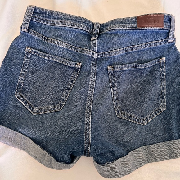 Hollister Shorts - Picture 2 of 3